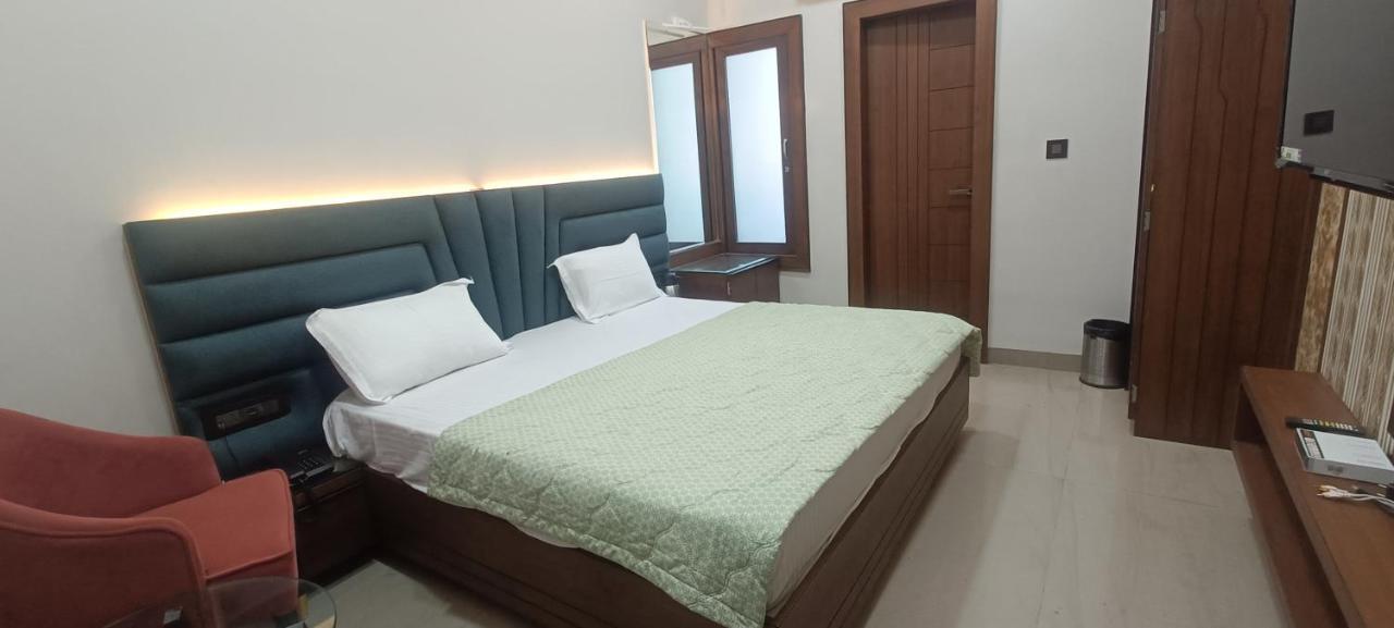 Hotel Sadhana Palace Mathura Exterior photo