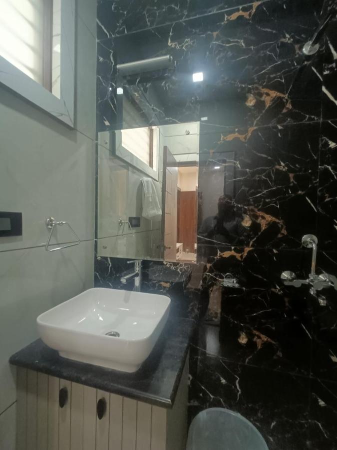 Hotel Sadhana Palace Mathura Exterior photo